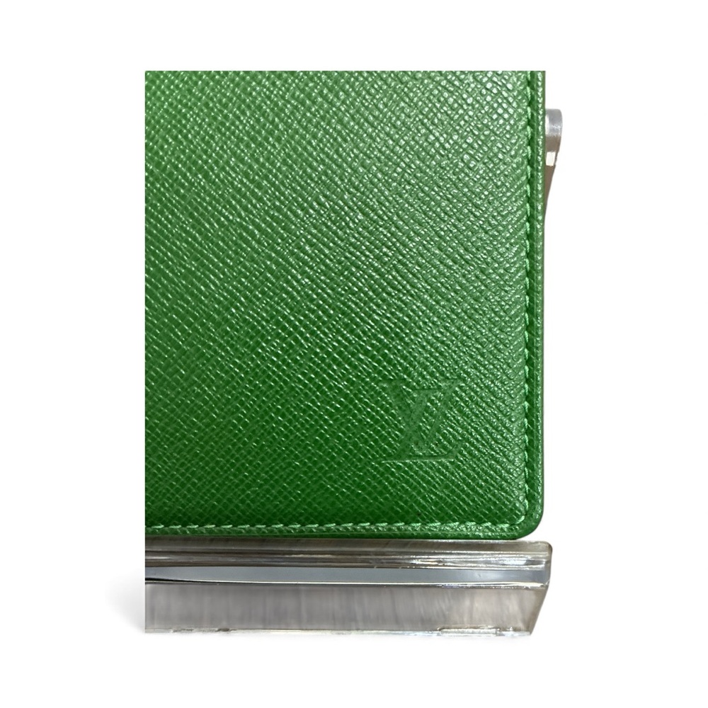β¨ Louis Vuitton Taiga Green Bifold ID Wallet β Rare Color β¨ - Picture 4 of 12